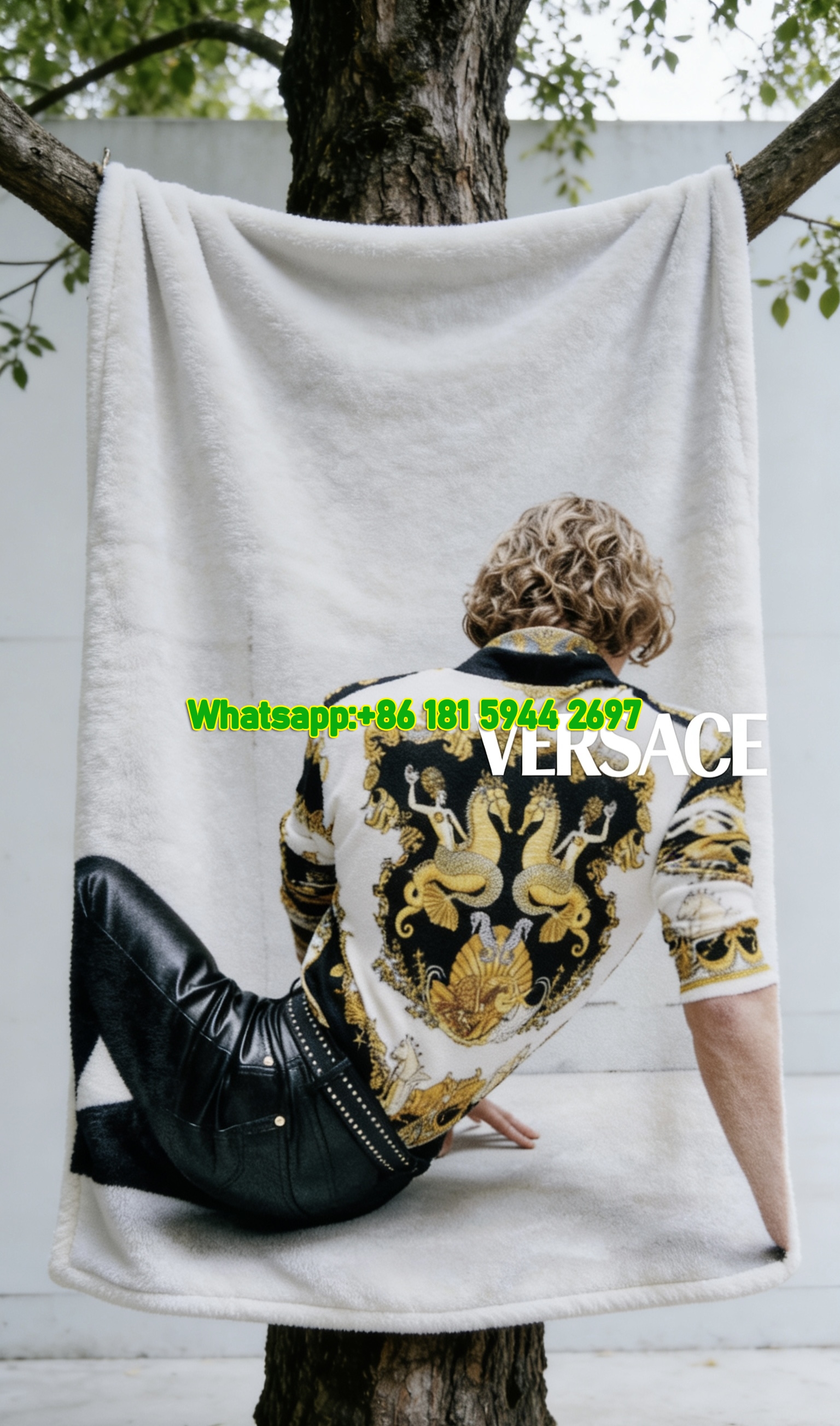 Versace Black and Gold Baroque Seahorse Print Fleece Throw Blanket IMG_1617